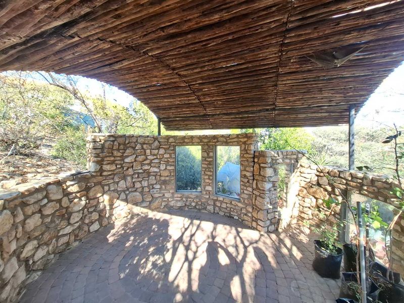 Unique Thatch roof home with two flats - Photo 5