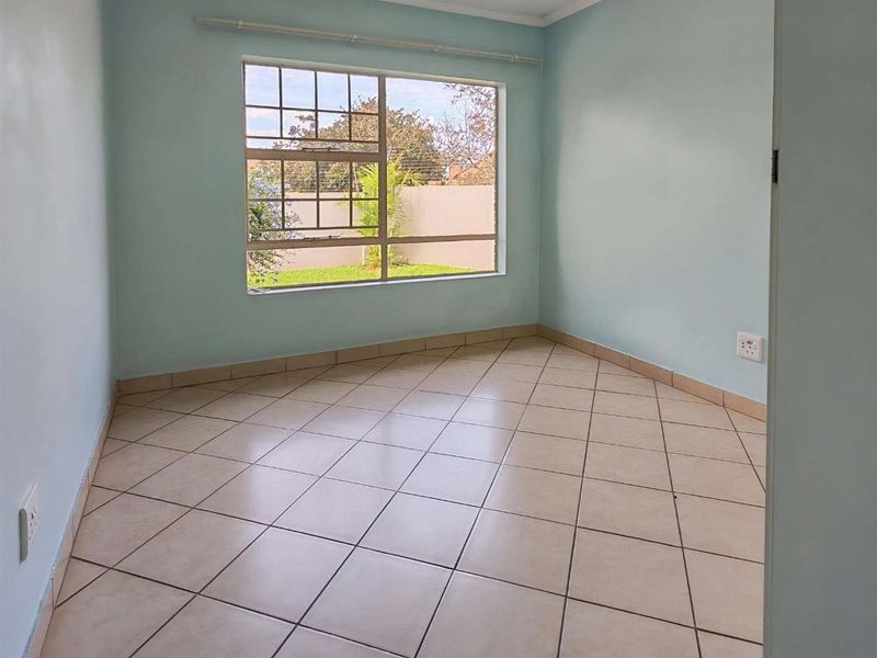 3Bedroom / 2Bathroom / 2Garage Simplex! - Photo 10