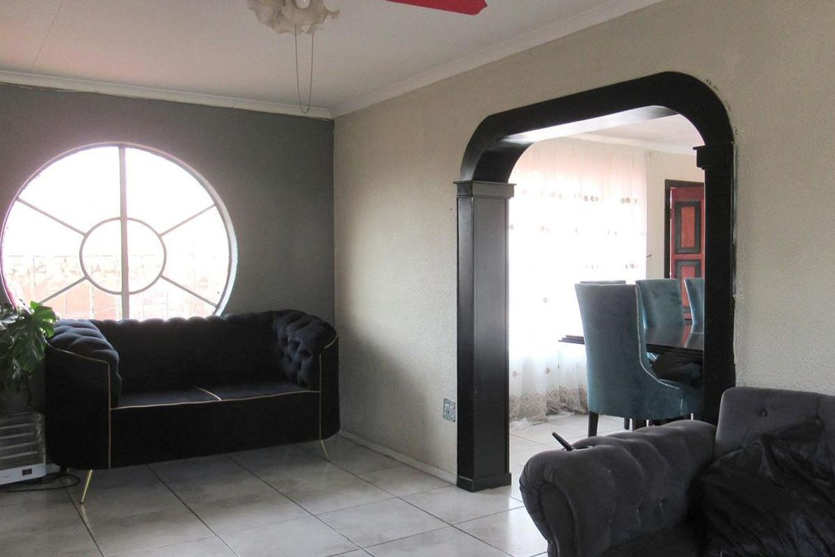 3 Bedroom House for sale in Elandspark - Photo 5