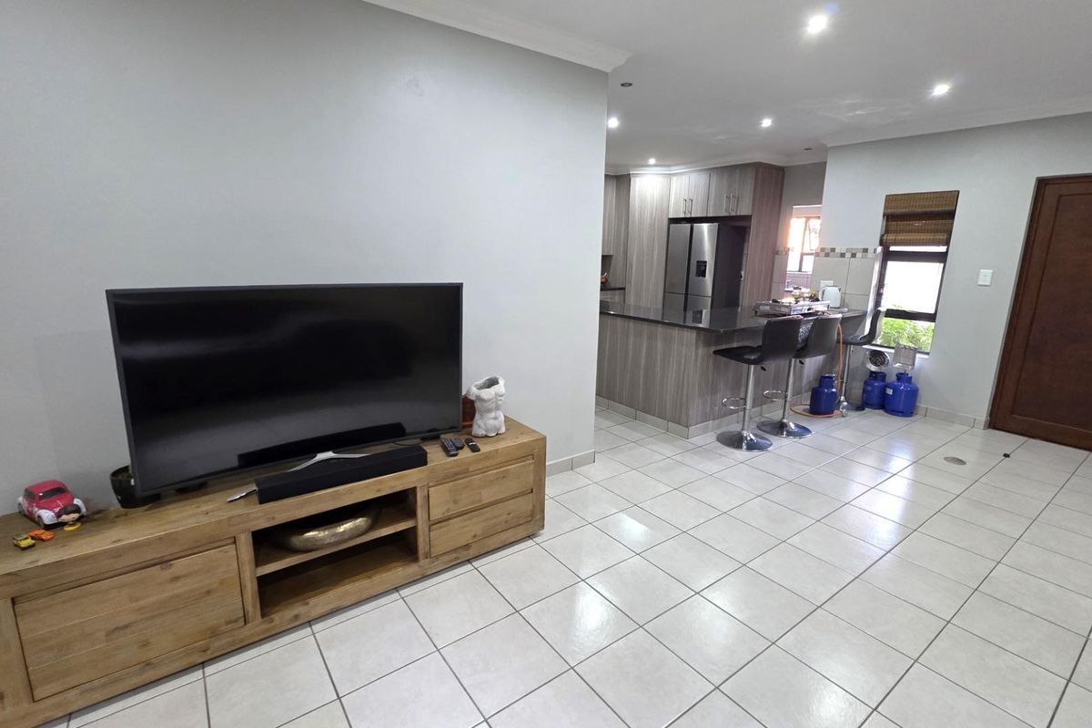 3 Bedroom House in Symphony Park To Rent - Photo 5