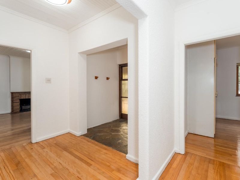 Charming Corner-Plot Home Opposite Royal Cape Golf Course - Photo 5