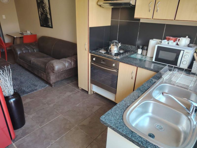 A stylish one-bedroom apartment to rent in Klipheuwel - Photo 2