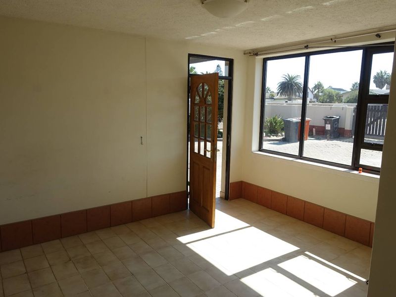 GERMAN STYLE HOUSE WITH FLAT & 4 GARAGES IN TOP LOCATION - Photo 7