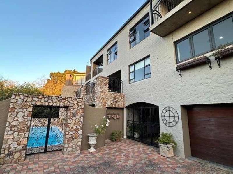 An Architectural Masterpiece for the Distinguished Family in a Sought-After Estate - Photo 5