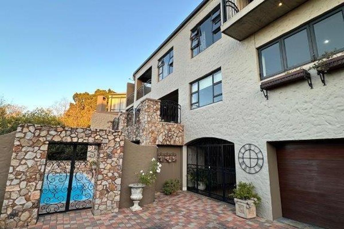 An Architectural Masterpiece for the Distinguished Family in a Sought-After Estate - Photo 5