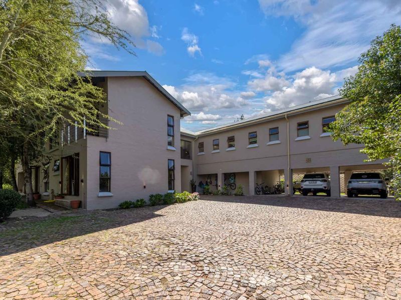 PRESTIGIOUS, HIGH-END TROPHY RESIDENCE IN A SERENE AND PEACEFUL LOCATION - Photo 2