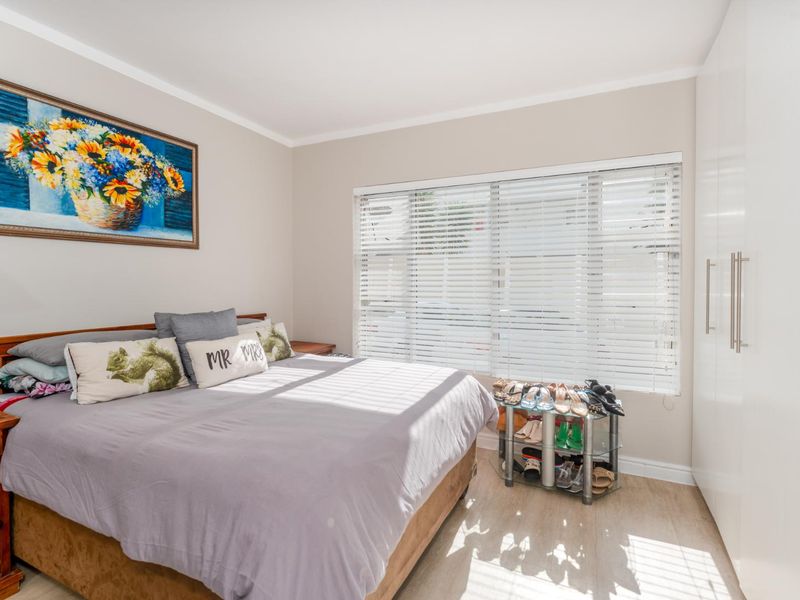 BRIGHT, SPACIOUS, MODERN AND CONVENIENT - Photo 10