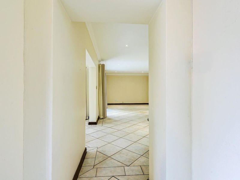 4 Bedroom For Sale , - Photo 6