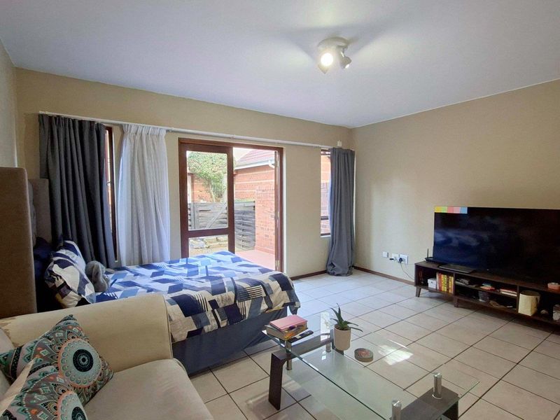 Lovely garden studio apartment available in Bryanston - Photo 7