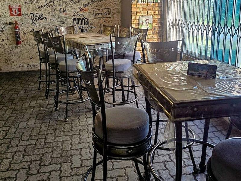 Going concern Accommodation Restaurant Pub and Liquor Store - Photo 10