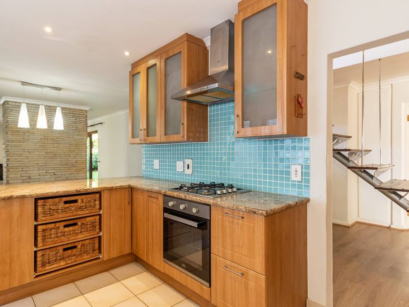 5 Bedroom house with granny flat for sale in Marina Da Gama - Photo 4