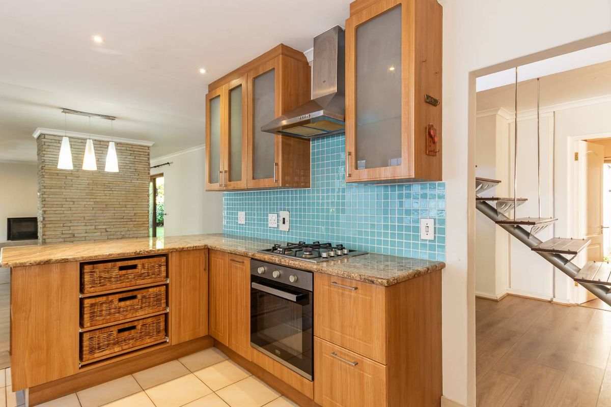 5 Bedroom house with granny flat for sale in Marina Da Gama - Photo 4