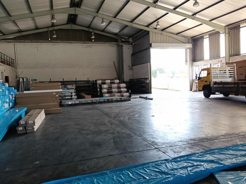 Two Warehouses | Yard | Super-Link Access - Photo 2