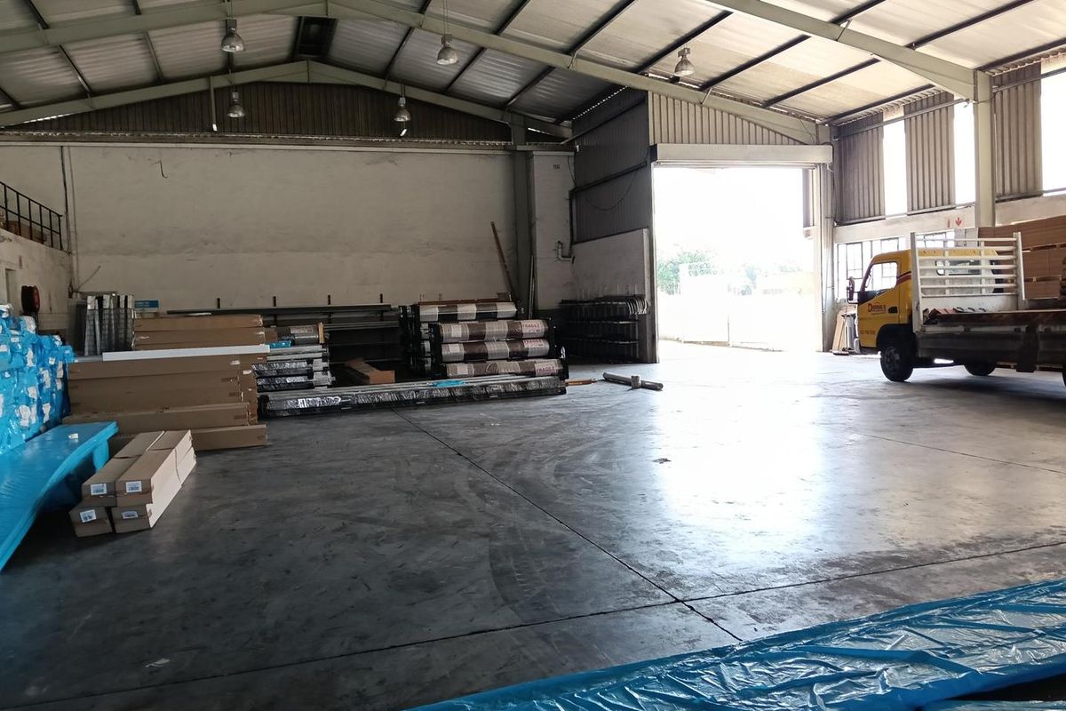 Two Warehouses | Yard | Super-Link Access - Photo 2