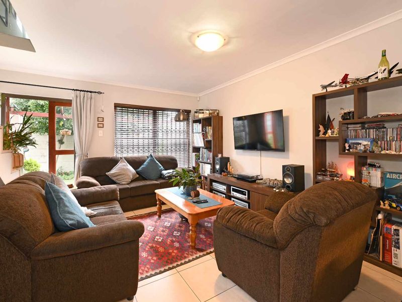 Secure and Spacious 2-Bedroom Townhouse in Parklands - Photo 7