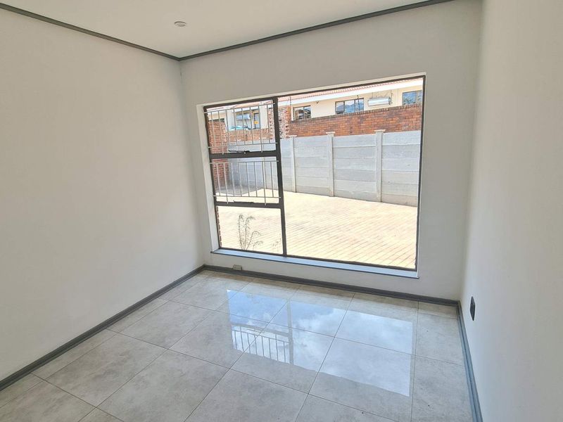 . "Prime Investment in Prestigious Heuwelsig" - Photo 3