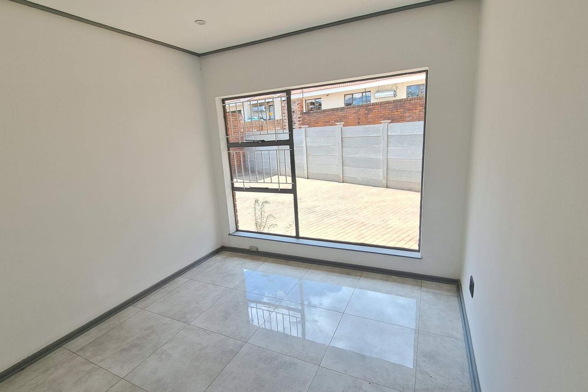 . "Prime Investment in Prestigious Heuwelsig" - Photo 3