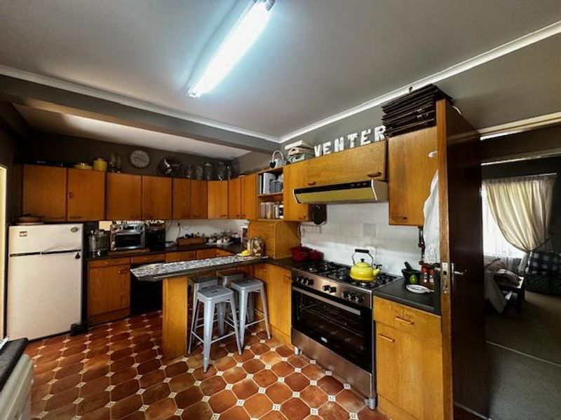 Contemporary Garden Retreat with Flexible Living & Exceptional Space - Photo 4