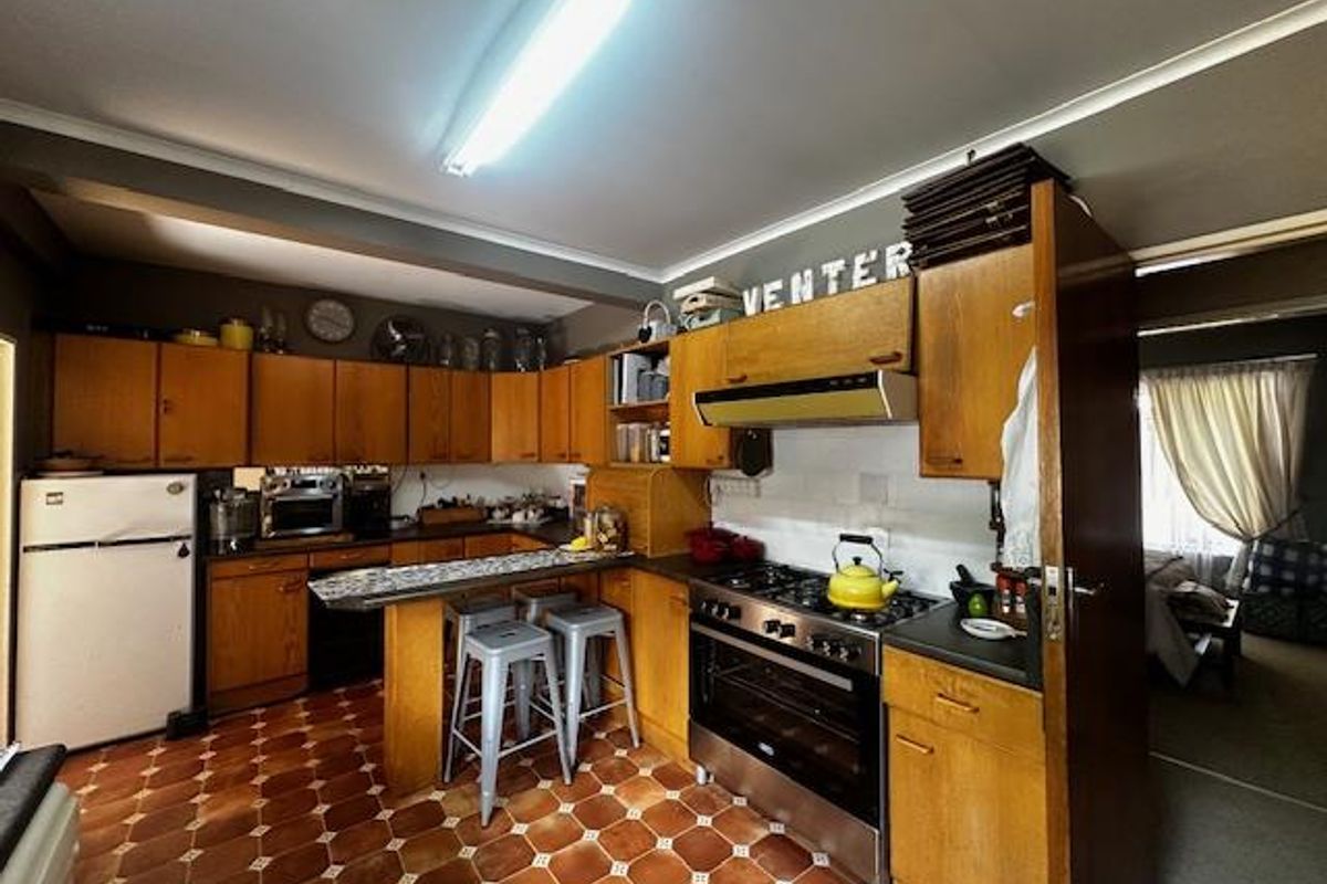 Contemporary Garden Retreat with Flexible Living & Exceptional Space - Photo 4