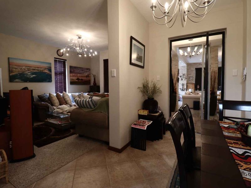 Spacious 4-Bedroom Sea-View Townhouse for Sale in Vogelstrand, Swakopmund - Photo 9