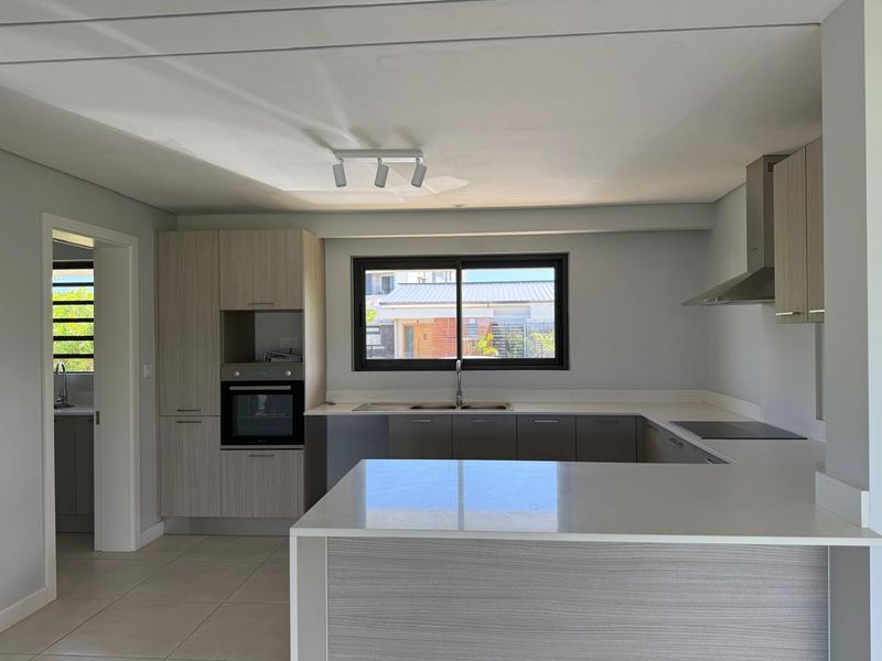 Spacious Family Villa with Private Pool & Mountain Views Rs 95 000 per month - Photo 6