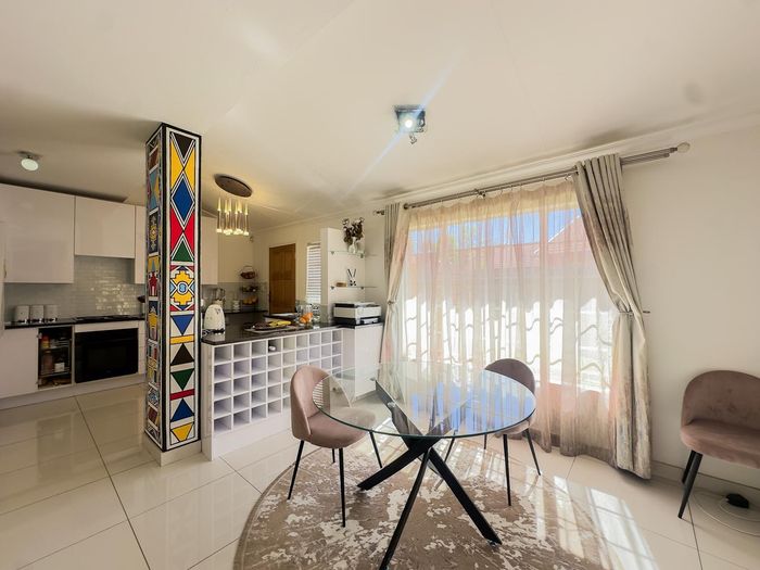 Property #2553111, Townhouse For Sale in Equestria