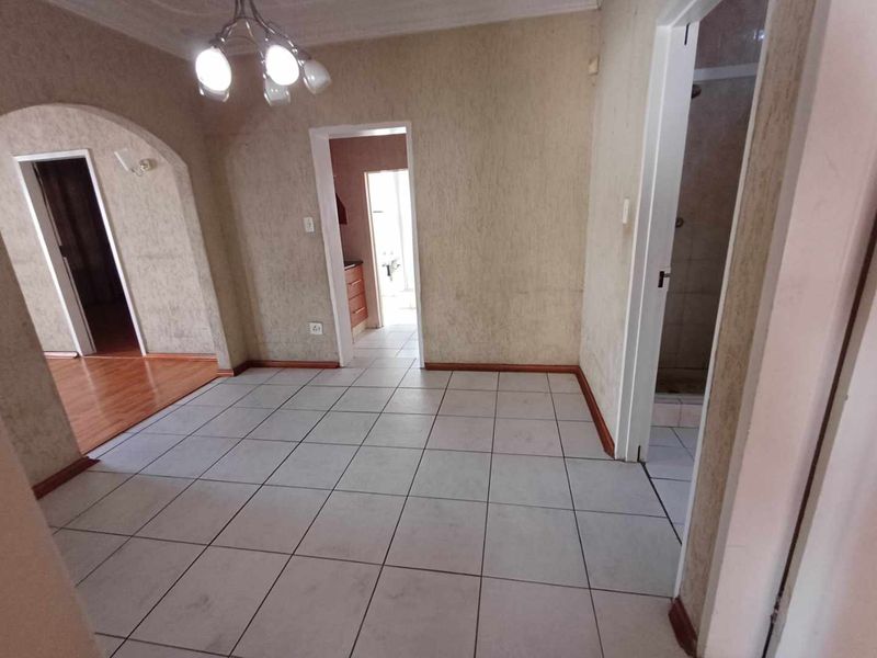 Kenilworth, 3 Bedroom house plus 3 additional outside rooms - Photo 8