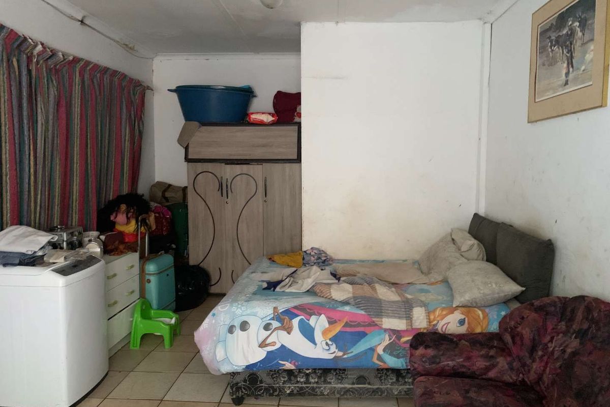 Rental investment property for sale in South Hills Johannesburg - Photo 5