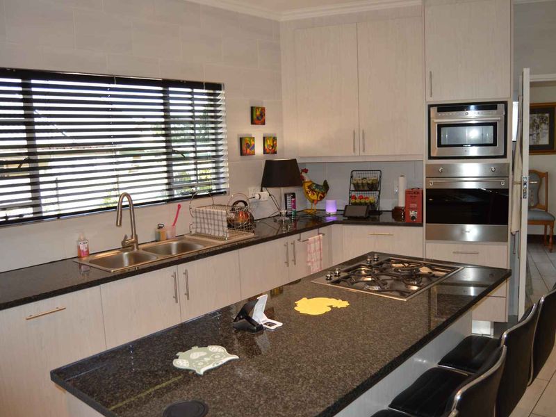 Modern Three Bedroom Family Home For Sale in Brackendowns - Photo 9