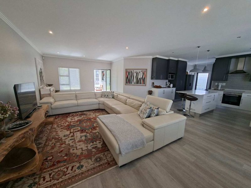 Exclusive retirement unit - Photo 9