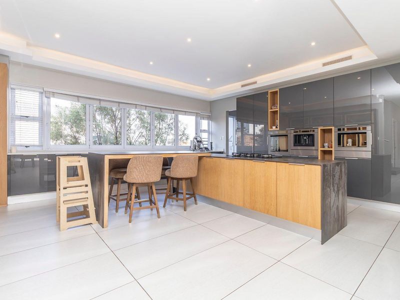 Contemporary Elegance with Exceptional Family Living in Waterfall Country Estate - Photo 9