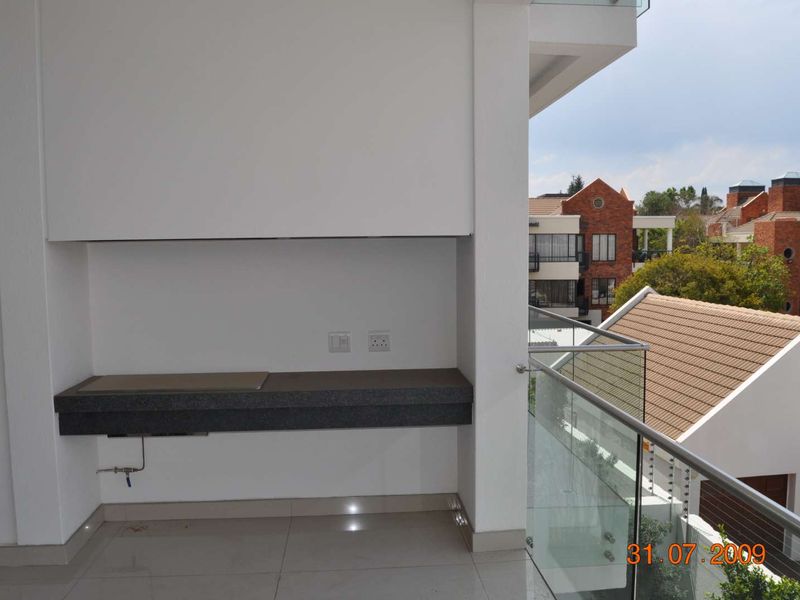SOPHISTACED 2 BED APARTMENT IN THE ICONNIC 5 ON DESMOND FOR SALE - Photo 6