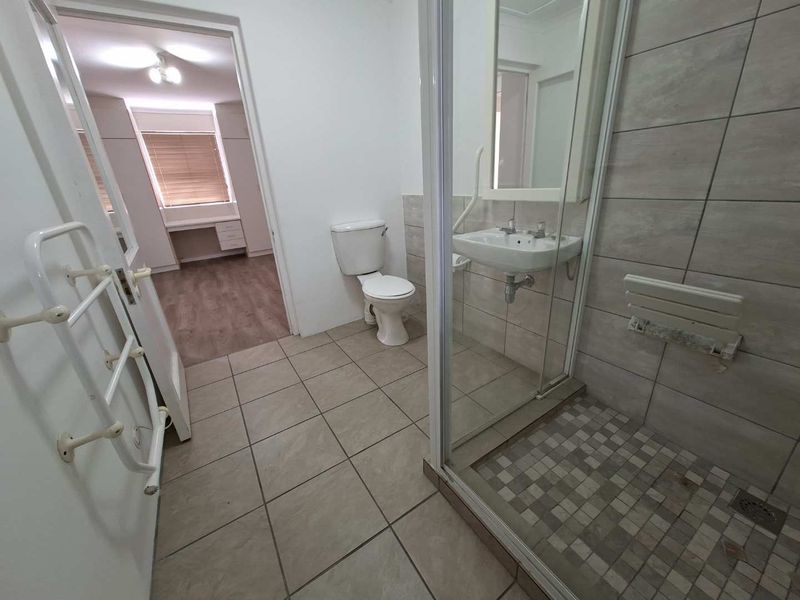 NEAT AS A PIN - Photo 7