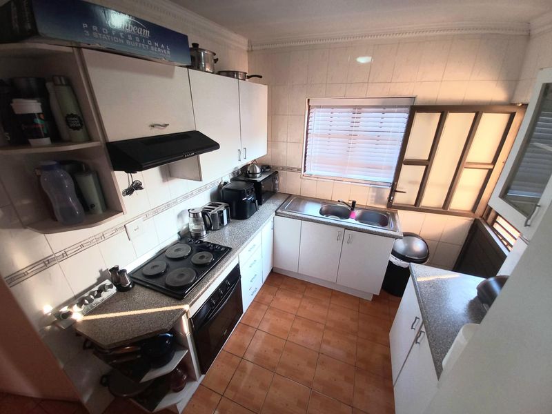 Four bedrooms house for sale in Atteridgeville - Photo 5