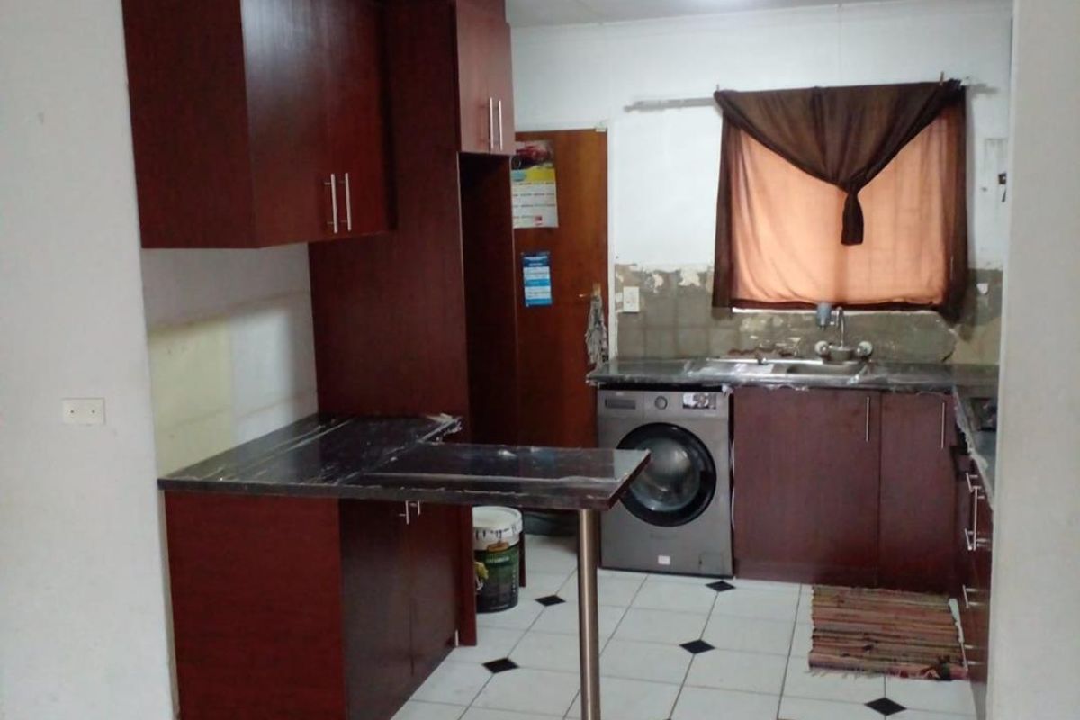 A 3-Bedroom Simplex Townhouse with A Private Garden - Photo 2