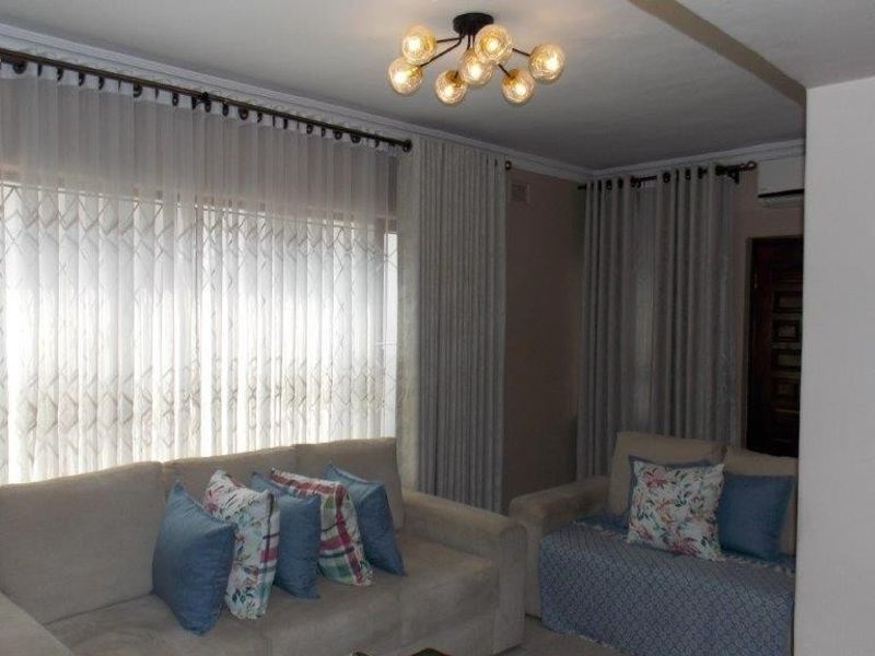 Cozy Family Home in Westcliff with Great Security Features - Photo 3