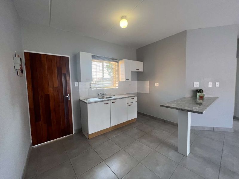 Stunning newly renovated ground floor apartment with a tenant is up for Sale - Photo 3