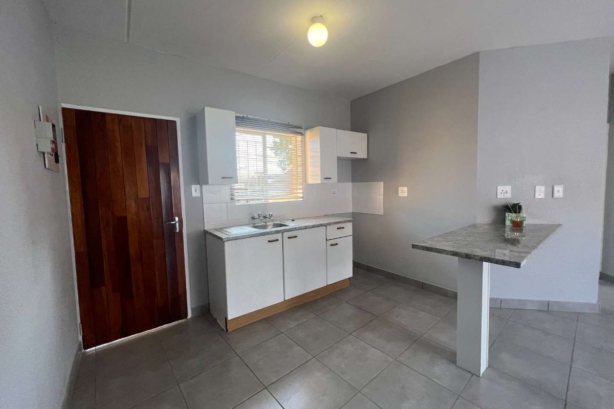 Stunning newly renovated ground floor apartment with a tenant is up for Sale - Photo 3