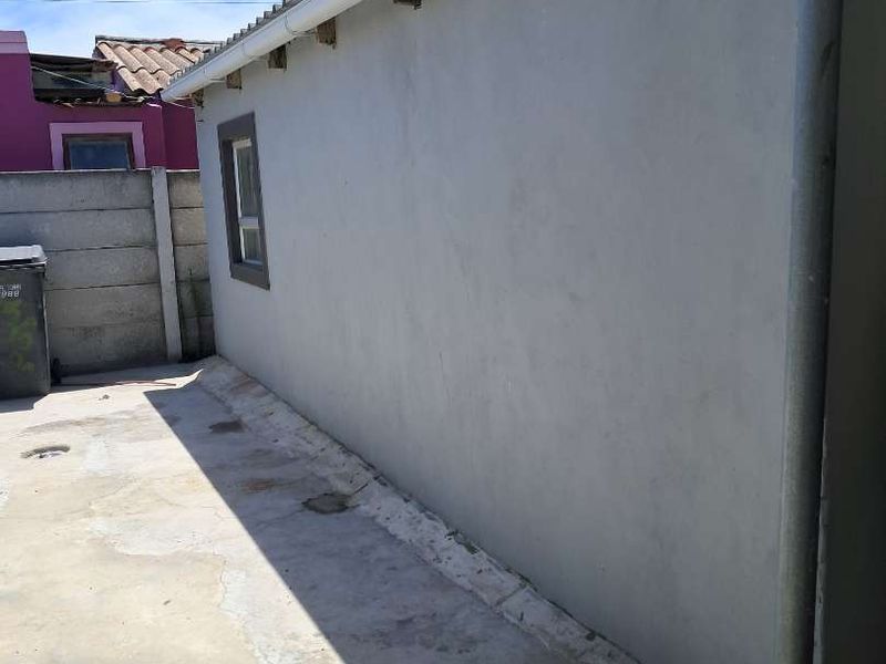 Charming One-Bedroom Home with Additional Outside Room - Photo 4