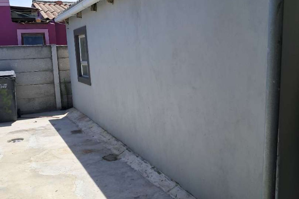 Charming One-Bedroom Home with Additional Outside Room - Photo 4