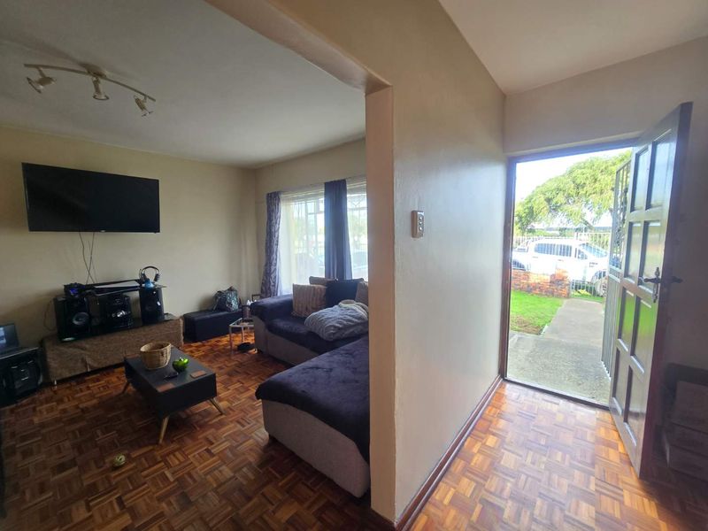 Spacious 104 m2 Duplex with Private Front Yard – Cotswold - Photo 10