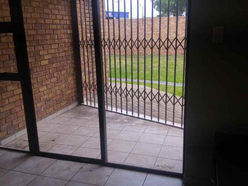 Lovely ground floor unit up for grabs. - Photo 5