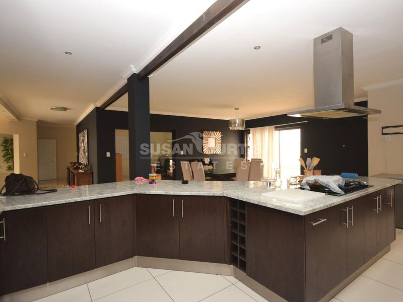 4 BEDROOM HOUSE IN EXT 15, IS FOR SALE - Photo 5