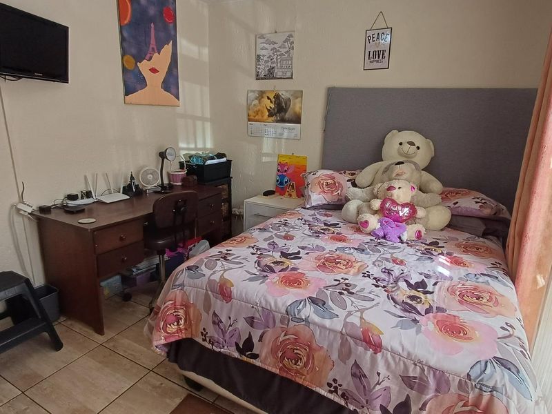 Neat as a pin - Photo 5