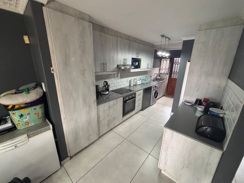 Modern Living | Private Garden | Pet Friendly (Small Dogs) - Photo 4