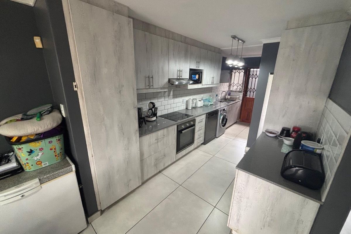 Modern Living | Private Garden | Pet Friendly (Small Dogs) - Photo 4