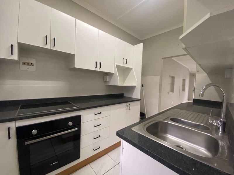 MODERN TWO BEDROOM SECOND FLOOR APARTMENT TO RENT - Photo 4
