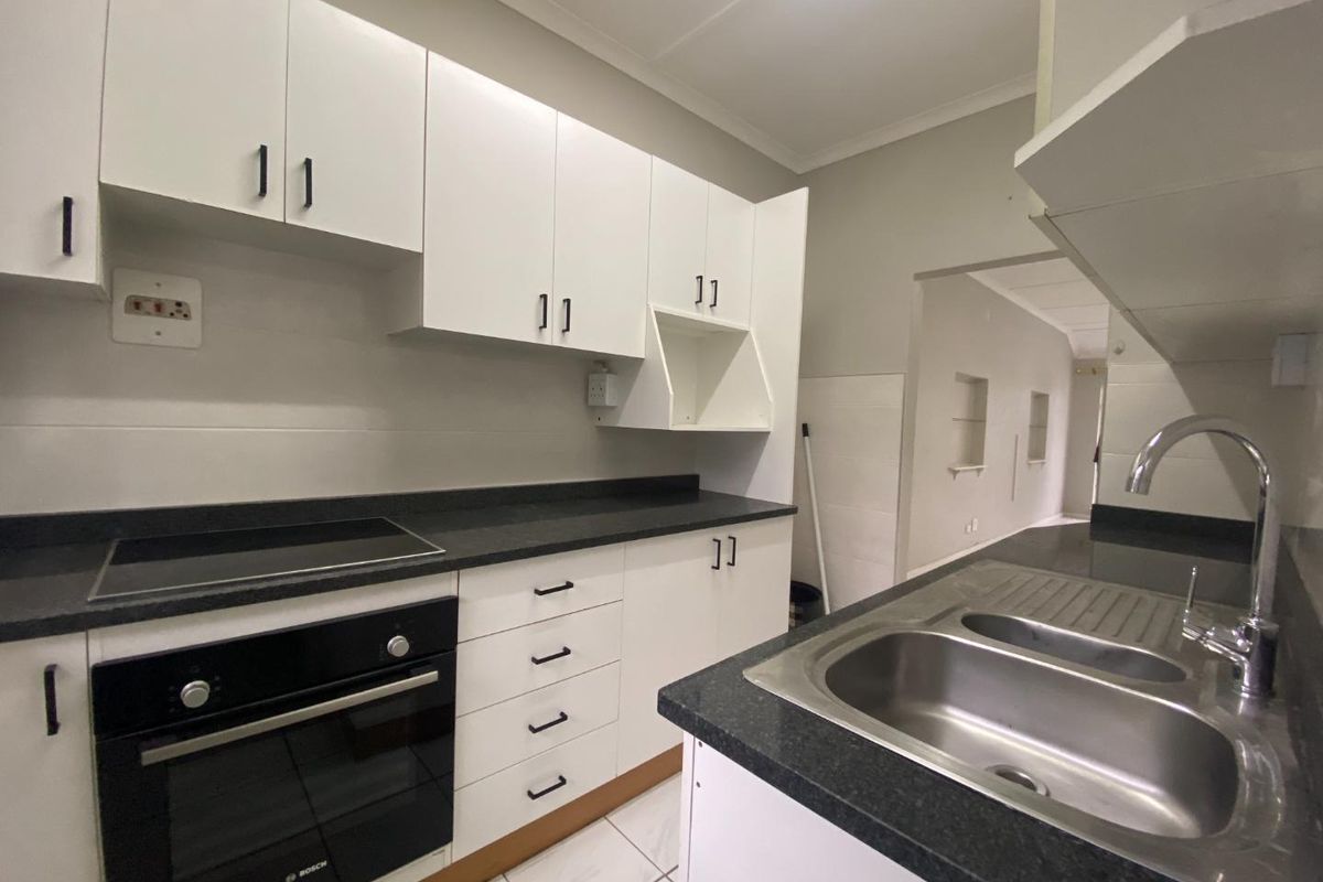 MODERN TWO BEDROOM SECOND FLOOR APARTMENT TO RENT - Photo 4