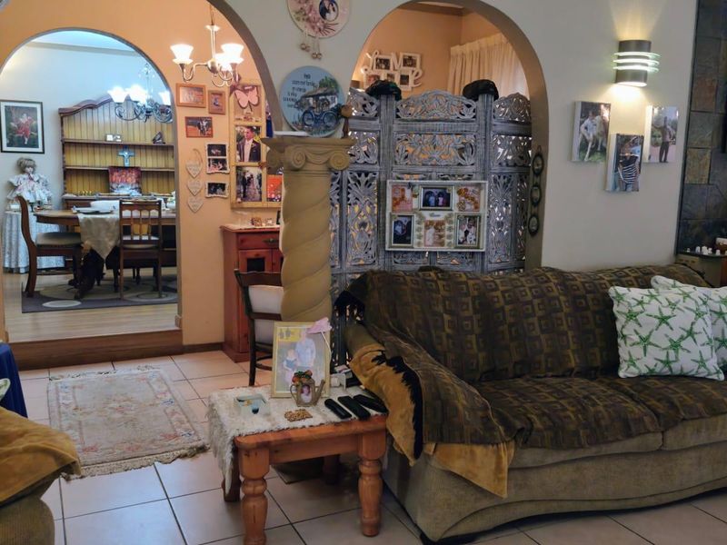 "Family Paradise: Pool, Solar & Spacious!" - Photo 10