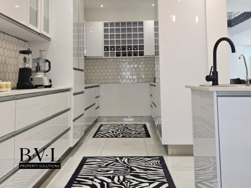 Luxury Living with the Ocean at Your Doorstep - Photo 2